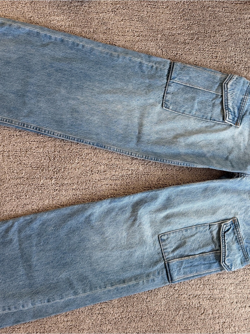 Aritzia Women's Light Blue Relaxed Cargo Jeans - Picture 2 of 5